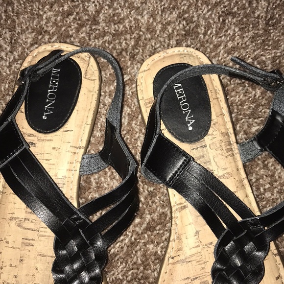 sandals - Picture 3 of 4